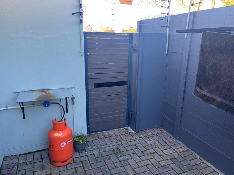 To Let 3 Bedroom Property for Rent in Uitzicht Western Cape